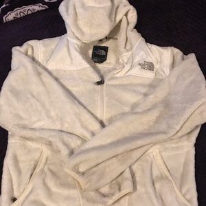 Women’s Northface Oso Fleece Hoodie.